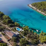 Perla * Vela Luka